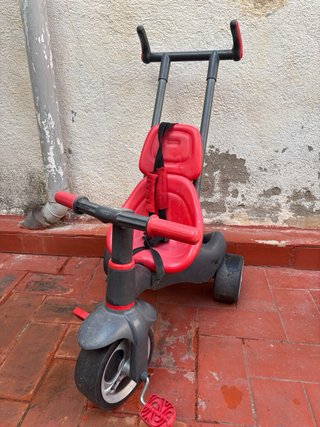 Triciclo infantil con pedales