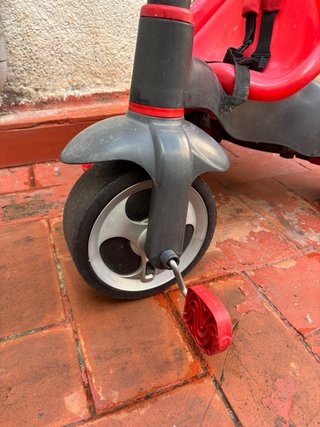 Triciclo infantil con pedales