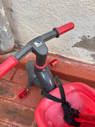 Triciclo infantil con pedales