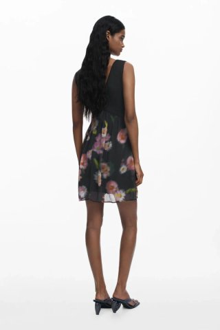 Vestido Desigual Negro con Estampado Floral