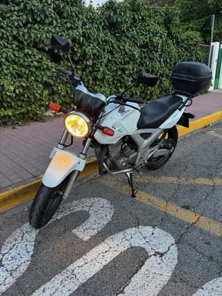 Honda CBF 250cc Blanca