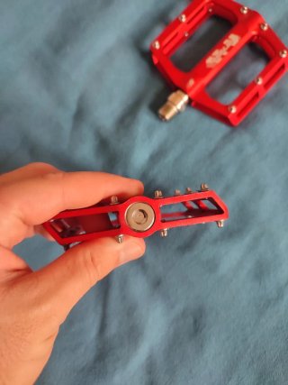 Pedales LUNJE Aluminio Rojo (Nuevos)