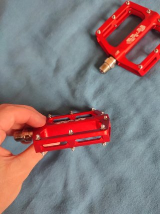 Pedales LUNJE Aluminio Rojo (Nuevos)