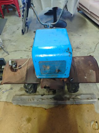 Motoazada con motor y cultivador