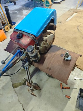 Motoazada con motor y cultivador