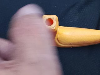 Tirador de plástico amarillo