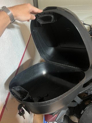 Baúl de moto Givi negro