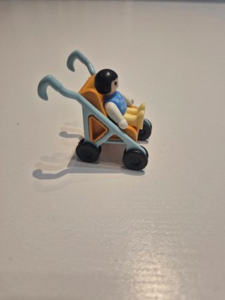 Playmobil bebé con carrito