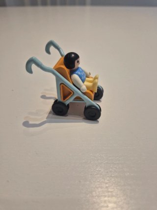 Playmobil bebé con carrito