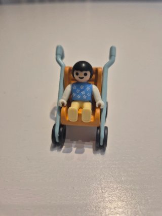 Playmobil bebé con carrito