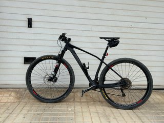 Bicicleta carbono 29 Fox Maxxis