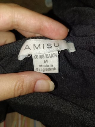 Crop top abullonado negro con cordón y encaje