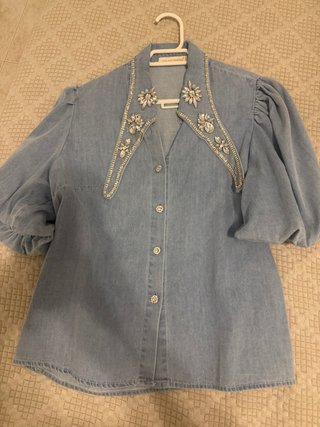 Camisa vaquera con pedrería