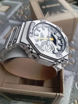 Casio G-Shock GA-2100MNG-7 Blanco/Amarillo
