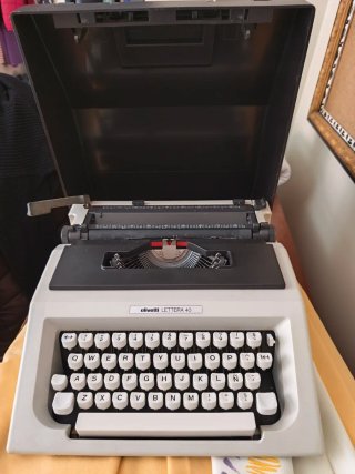 Máquina de escribir Olivetti Lettera 40