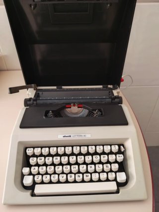 Máquina de escribir Olivetti Lettera 40