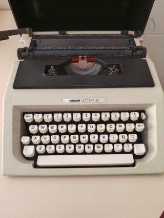 Máquina de escribir Olivetti Lettera 40