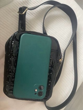 Mini bolso Tommy Hilfiger charol negro