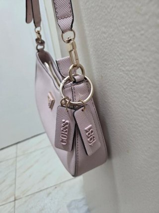 Bolso Guess rosa pastel estilo elegante