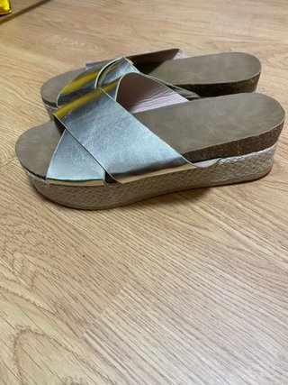 Sandalias doradas plataforma