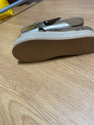 Sandalias doradas plataforma