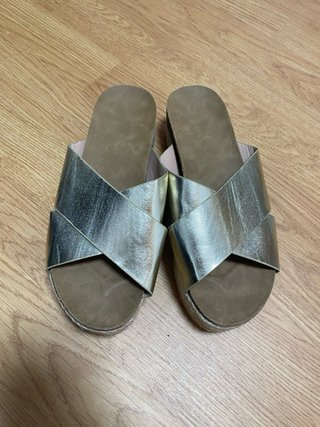 Sandalias doradas plataforma