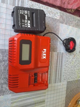 Cargador y Batería Flex 18V 5.0Ah