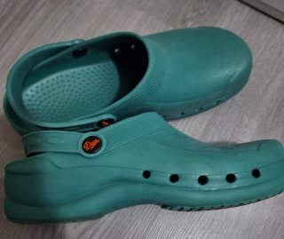 Zuecos unisex talla 39