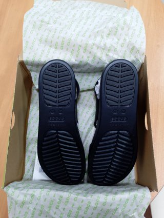 Sandalias Crocs Brooklyn Low Wedge negras
