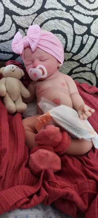Preciosa bebé reborn prematura silicona platino