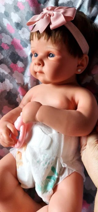 Preciosa bebé reborn silicona niña con pelito