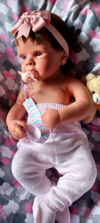 Preciosa bebé reborn silicona niña con pelito