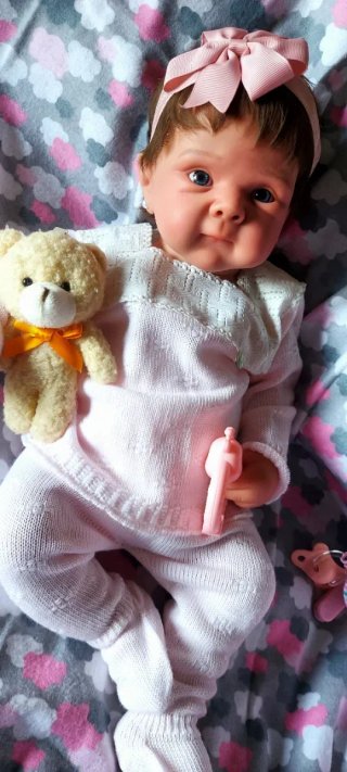 Preciosa bebé reborn silicona niña con pelito
