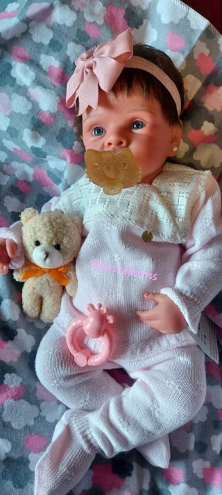 Preciosa bebé reborn silicona niña con pelito