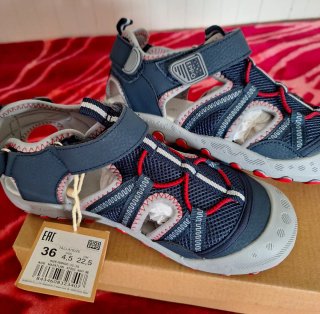 Sandalias niño Gioseppo Talla 36 .