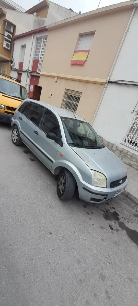 Ford Fusion 2004 - foto 1