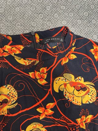 Vestito Zara con stampa floreale nero e giallo