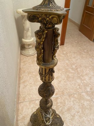 Lámpara de pie antigua de bronce