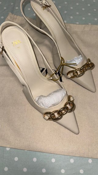Zapatos Zara Tacon Cadena Dorada Beige