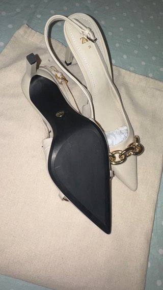 Zapatos Zara Tacon Cadena Dorada Beige