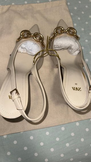 Zapatos Zara Tacon Cadena Dorada Beige