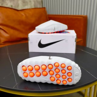 Nike Mind 001
