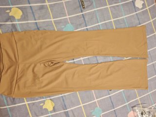 Leggings acampanados cintura alta beige