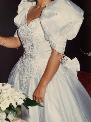 Vestido de Novia Blanco con Mangas Abullonadas