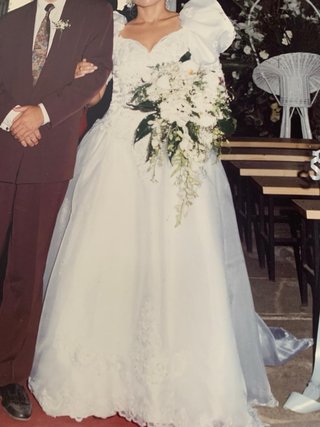 Vestido de Novia Blanco con Mangas Abullonadas