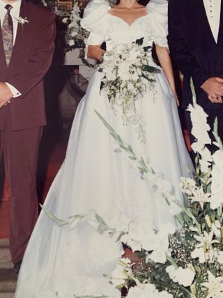 Vestido de Novia Blanco con Mangas Abullonadas