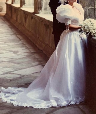 Vestido de Novia Blanco con Mangas Abullonadas