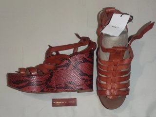 Cuñas MNG. Piel genuina Rojo. T38