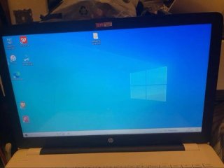 Computer HP bianco con cavo alimentazione