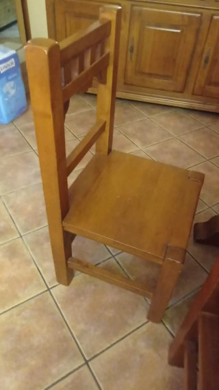Mesa de comedor de madera